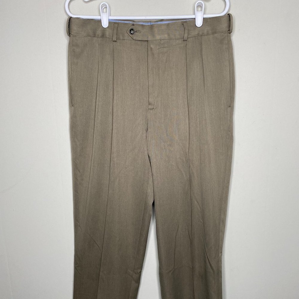 Roundtree & Yorke Pleated Dress Pants Men's 32 x 30 Sandstone Office Easy Care